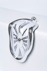 KARE Design :: Zegar Flow - biurkowy srebrny